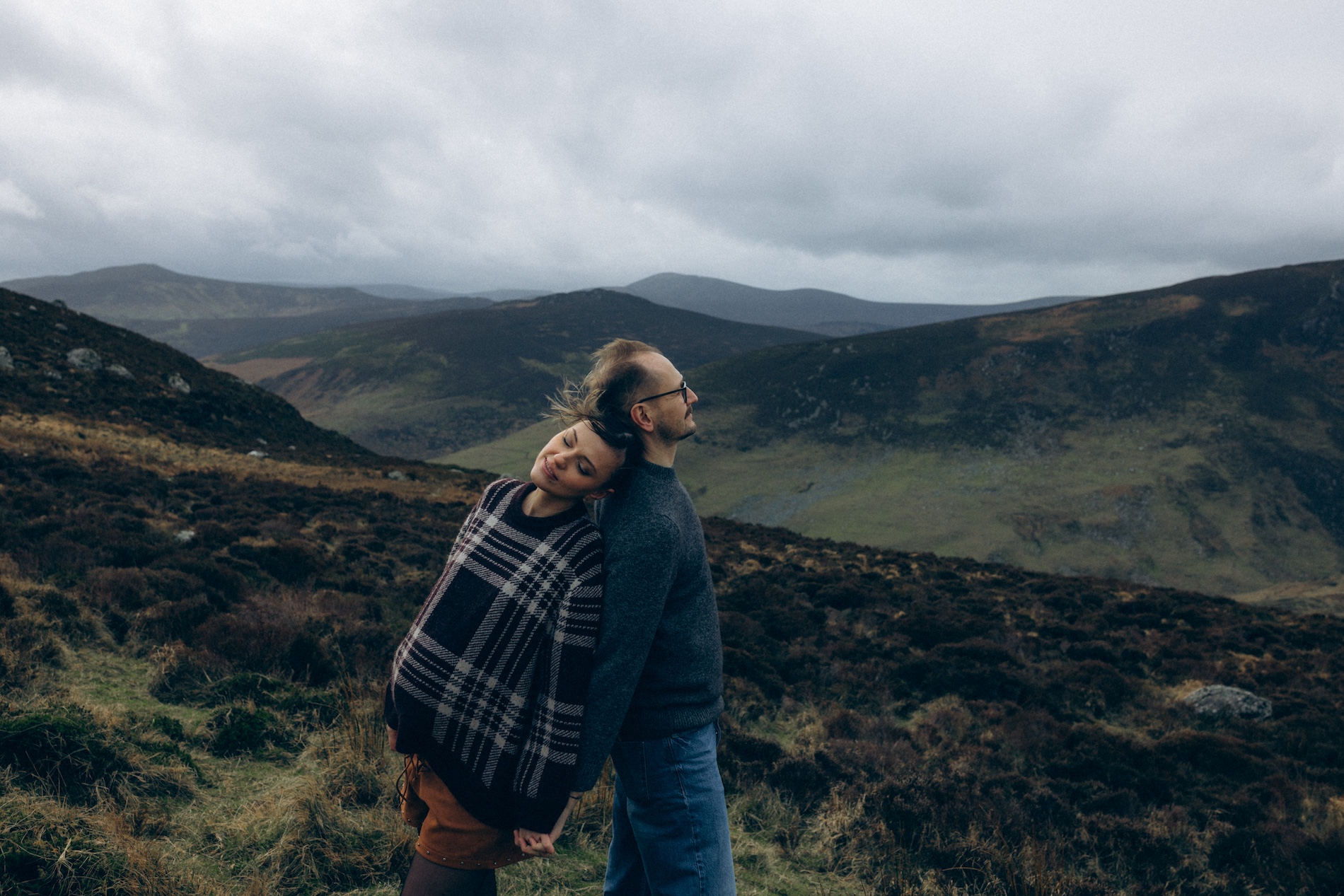 Maternity photography — natural outdoor session